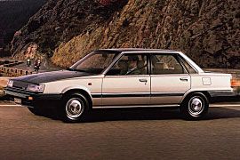 Så kan hjulhuskanter också se ut. Som ett fartstreck över bakhjulen. Småfränt med garanterat fäste för rosten. Camry -83.