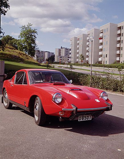 Sonett II fick under modellåret 1967 i likhet med övriga modeller en V4 under huven. Det krävdes ett ganska brysk ingrepp i flipfronten för att få plats med den nya motorn. Motorn gjorde bilen lite mindre extrem till karaktären. 1 609 Sonett II V4 byggdes och 1969 var sista årsmodellen.