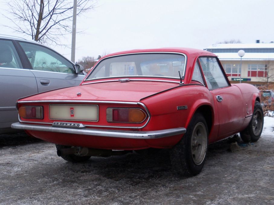 Bild från februari, Triumph Spitfire funkar som vinterbil också, denna är av 1972 års modell.