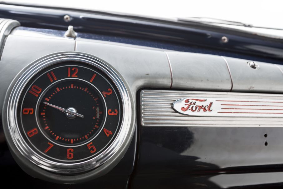 Tydlig instrumentering i Ford -46