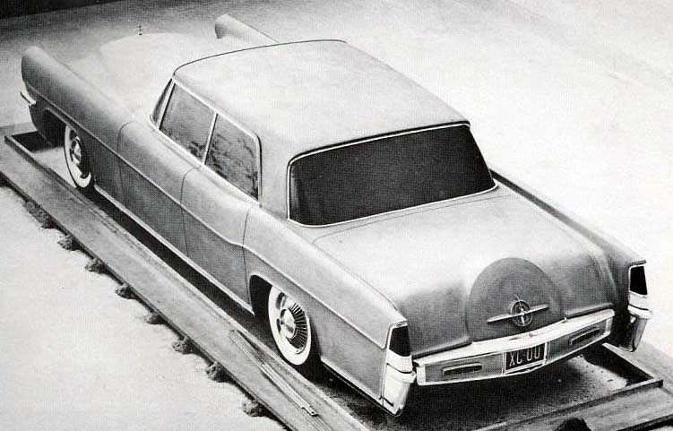 Lincoln Continental II hade klassiska tidlösa linjer, och hade inte gjort sig helt oäven som sedan.