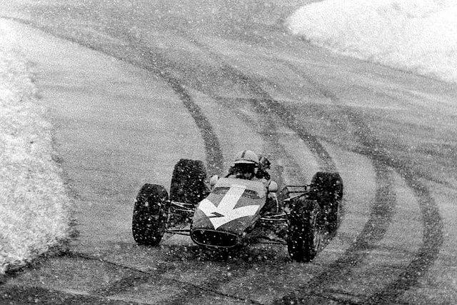 John surtees formula 2 lola t100 eifelrennen at nurburgring 1967