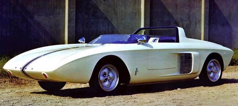 Ur-Mustangen var en tvåsitsig roadster med mittmotor, fränt till tusen men knappast något för massorna.