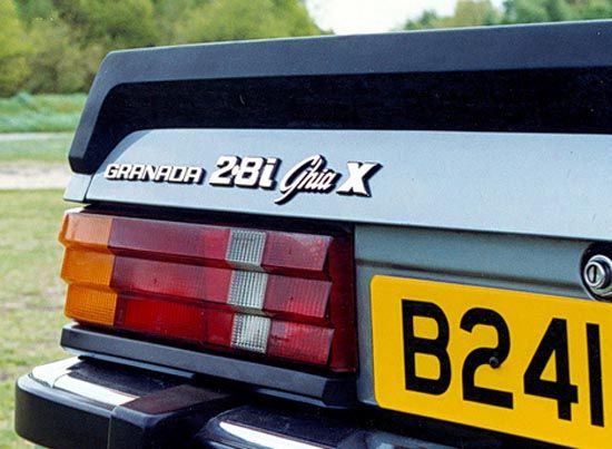 Granada Ghia X för Executive. Diskret lyxförpackad Granada för hemmamarknaden i UK. Förutom elhissar och all tänkbar utrustning ingick även inredning i finaste Conollyskinn.