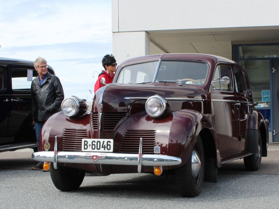 Några äldre Volvo på plats , PV60