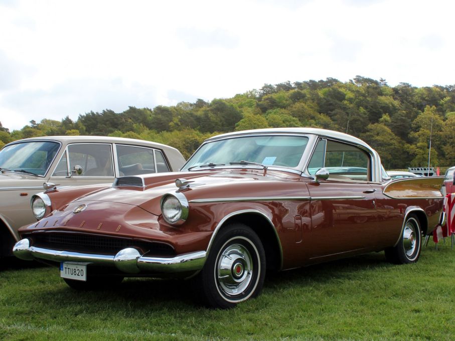 En Packard Hawk från 1958, detta är tog man ner skylten för gott och bara 588 sådana här Hawk coupéer såldes. I stort sett var det en modifierad Studebaker.