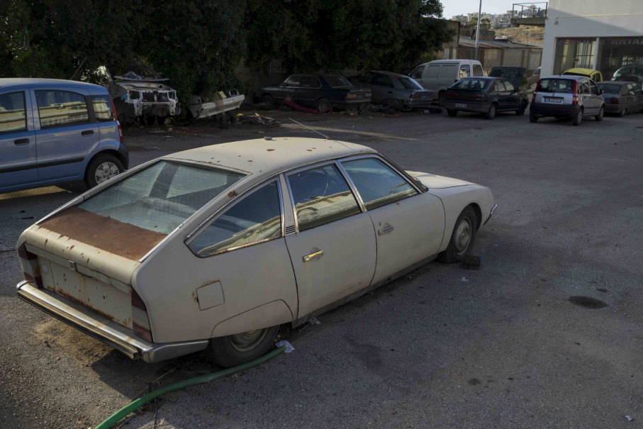 Solrostad Citroën CX, efter en tur i ett industriområde fann jag en del spännande objekt. Tidens tand har gjort sitt, men den ser ut att kunna räddas.