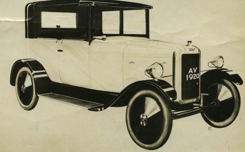 Avro välkänd flygplanstillverkare försökte sig på att bygga landbundna fordon efter första världskriget. En ganska välbyggd liten 10 hästarsbil presenterades 1920 men inte många exemplar gjordes innan Avro sålde rättigheterna till Crossley.