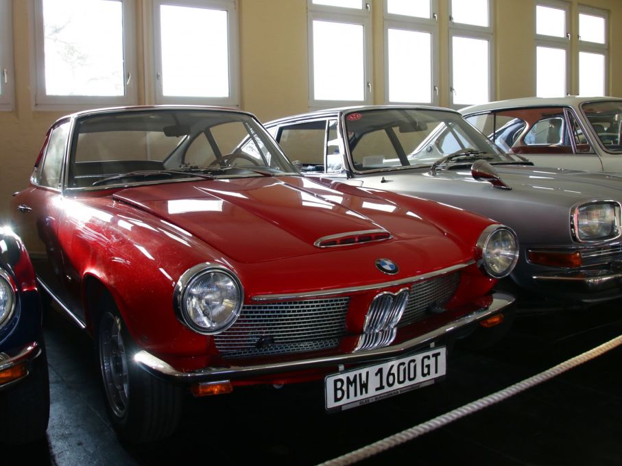 Glas köptes upp av BMW 1966 men man fortsatte bygga en del modeller några år till, nu med BMW-motor, bakvagn och grill.