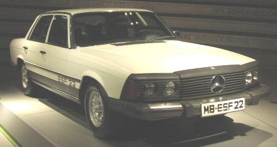 Säkerhetstänket slog igenom på allvar på sjuttiotalet. Massor med säkerhetskoncept såg dagens ljus. Ju mer gummi ju säkrare skulle det bli. Mercedes Benz ESF-22 ledde i den ligan.