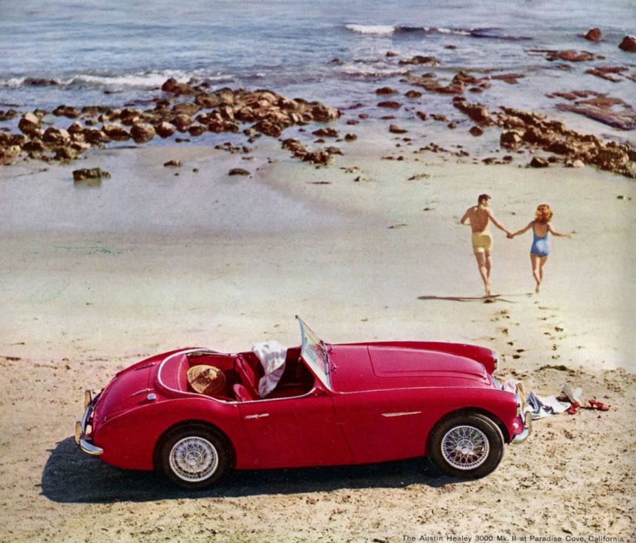 Sportig strandbil, Austin-Healey 3000, men varför är det nästan alltid så ödsligt på dessa reklambildstränder?