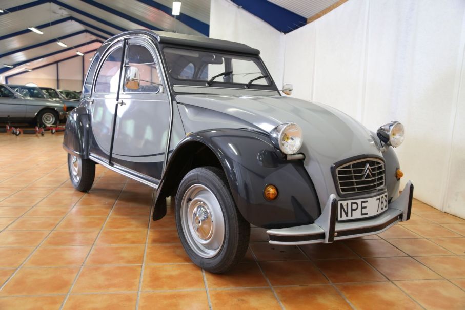 I princip okörd Citroën 2CV Charleston.