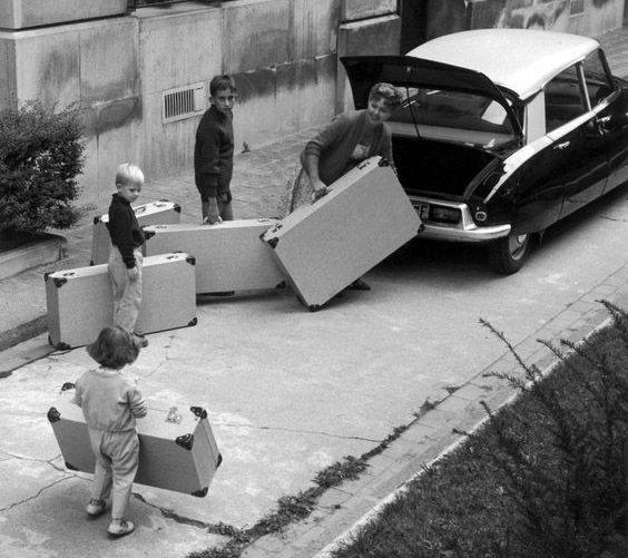 Ju mer väskor desto bättre får det plats i Citroën DS, 1958