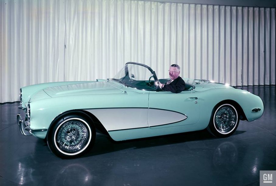 Inte så mycket specialkaross som specialbygge. Det här är den Corvette som förärades prins Bertil 1956. En slags fabrikscustom