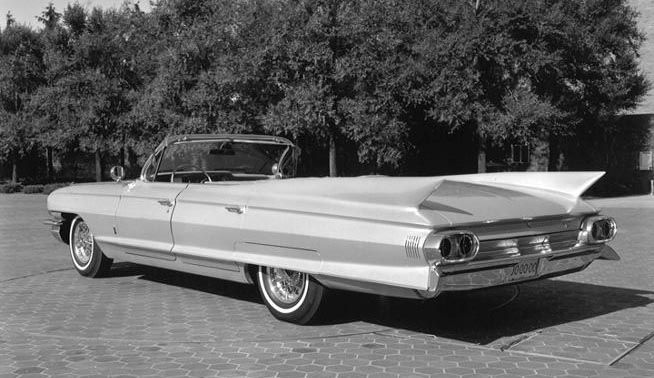 Lincoln kom med en stor fyrdörrars öppen bil 1961, Det fanns planer hos Cadillac att göra likadant, men det gjorde man dock inte.