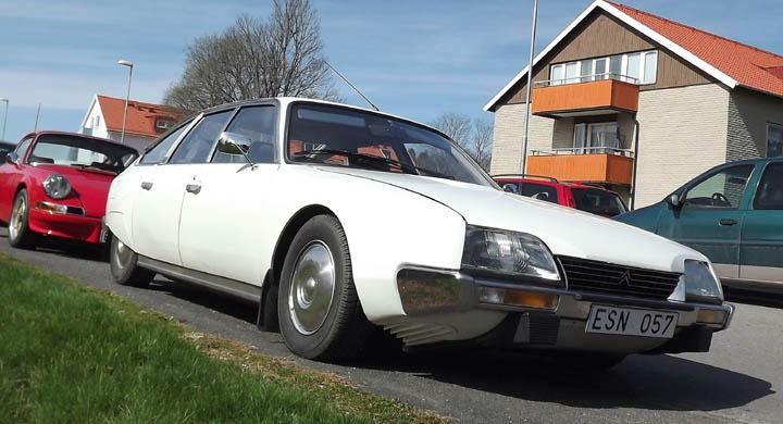 Marknaden är stor, Nossebro är det inte så gästande bilar trängs över hela staden. Bland de första jag sprang på var denna fina Citroën CX från 1979