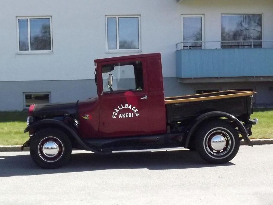 Hotrodhistorik, när man återigen fick registrera amatörbyggda fordon i början på 80-talet var den enklaste och billigaste vägen att sätta plastkaross på Duettram. Dessa Duettbaserade roddar såg lite underliga ut men man fick ju byggt sig en tuff bil för rimliga pengar och det var huvudsakenn