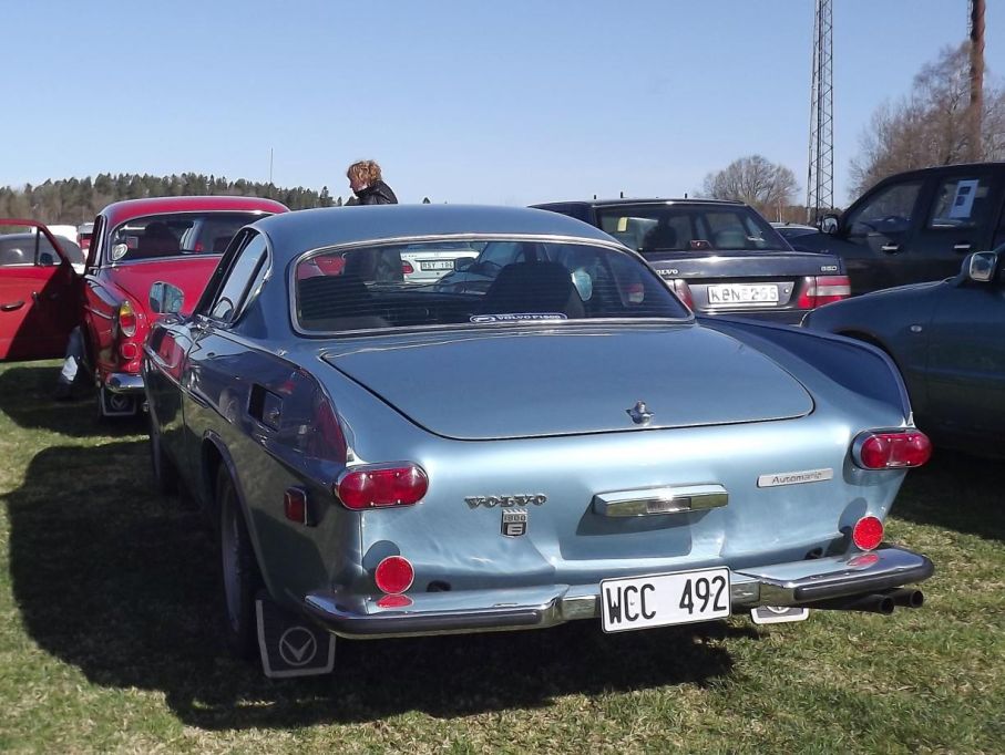 Volvo1800 hade hitta ut i vårsolen denna blåa 1800E var en av många som syntes i vimlet på Nossebro