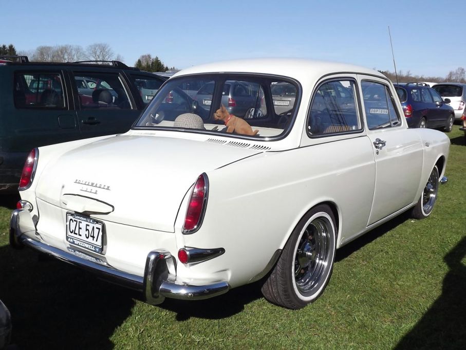 Tuff VW typ3 notchback, bär en hel del likheter i formspråket med föregående Rover, även om dom är ljusår från varandra i teknik och målgrupp.