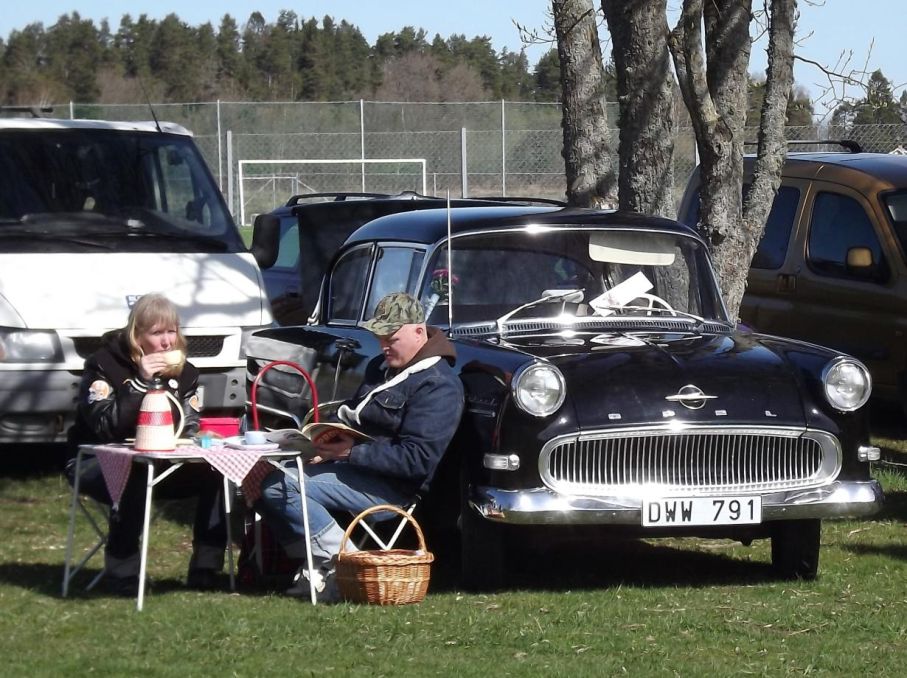 Och fika hör till en lång marknadsdag