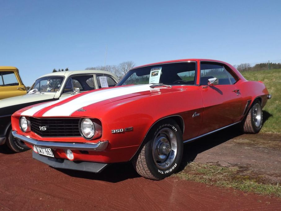 Och en lika fräsch Chevrolet Camaro 69:a