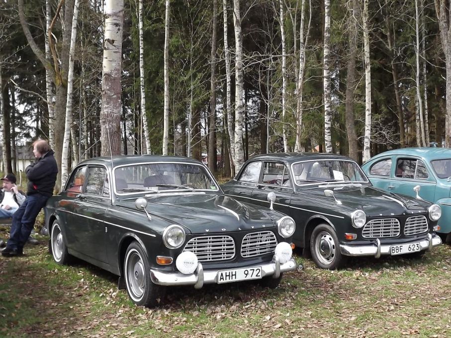 I Sverige på samma tid hette muskelbilen Amazon 123GT , här står två stycken av vad som är den mest åtråvärda amazonmodellen.