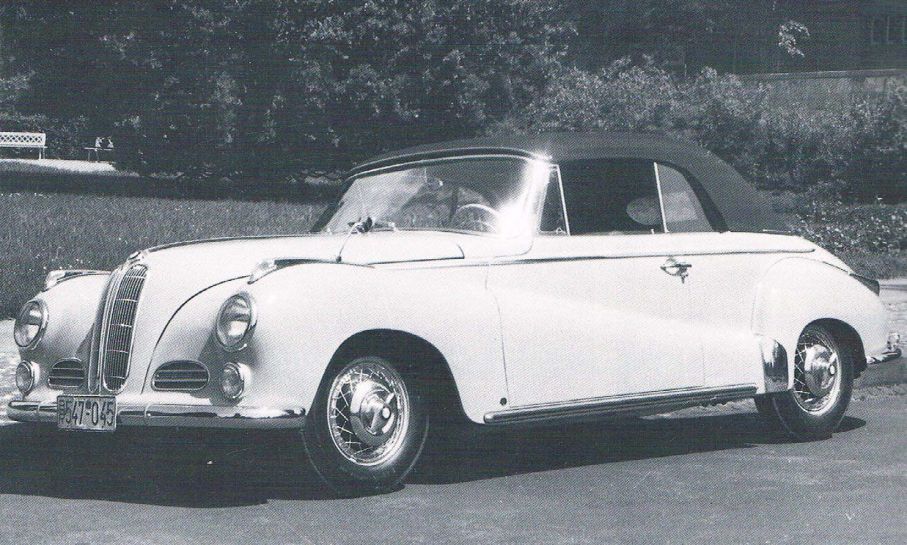 en mer standardbetonad 502 cabriolet som gjordes i fem exemplar