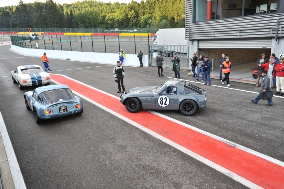 Lineup inför träningspasset, Mustang och TVR Griffith