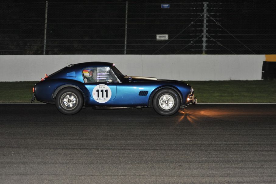 Shelby Cobra i nattens dunkel